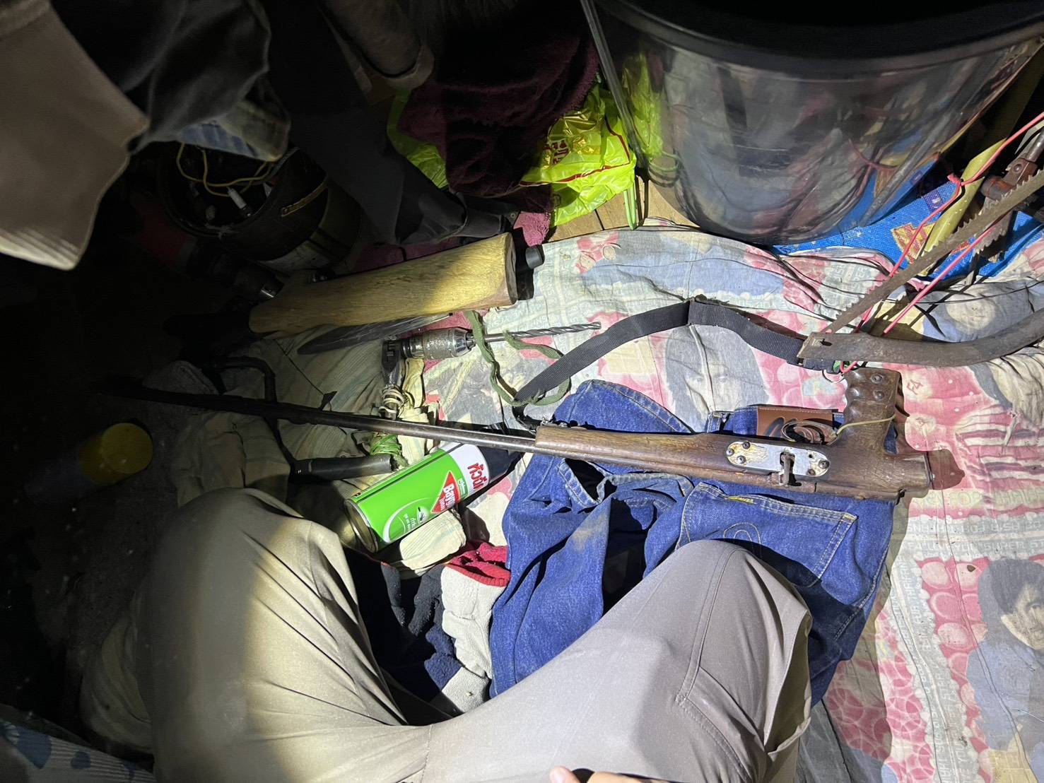 จับปืน_002.jpg
