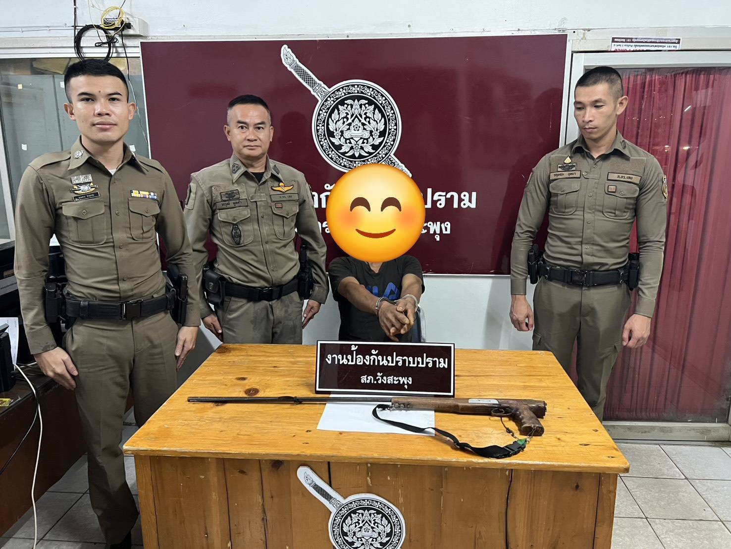 จับปืน_003.jpg